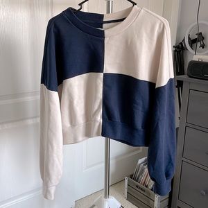 Abercrombie & Fitch | Cropped Crewneck | M